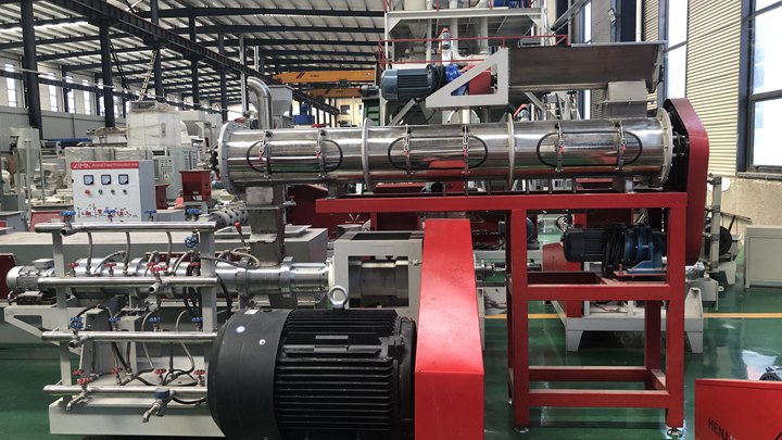 China laying hens feed extruder production line